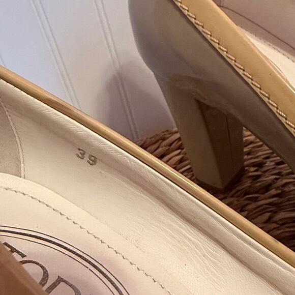 Tod's Grey Taupe Patent Leather Stacked Heels with Buckle - 39 - Great Condition - Picture 9 of 13